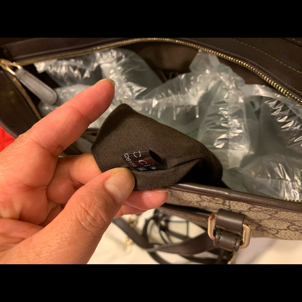 Gucci 2 way tote bag SOLD TO MERCARI ๐๐๐โ
โ
โ
๐
๐
- Picture 4 of 7